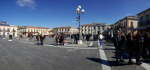 Inaugurato "restyling" piazza a Palmi