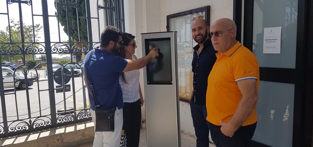 Installato nel cimitero di via Paglia un totem “cerca defunti”