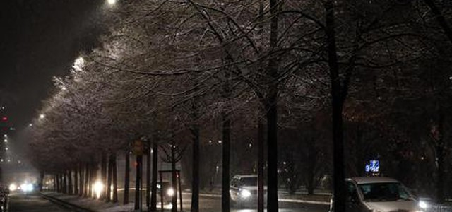 Maltempo: prima neve a Milano. Gelo ferma treno a Genova
