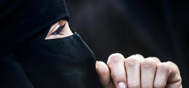 Il Quebec vieta il niqab e il burqa negli uffici