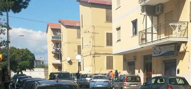 Irrompe in locale con coltello, arrestato 49enne per tentato omicidio a Lido