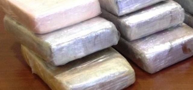 A bordo di un aereo privato con 500 kg di cocaina, arrestato 28enne calabrese nel regno Unito