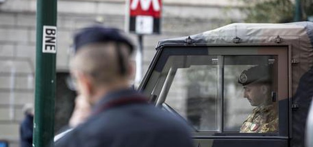 Si spara nella metro a Roma, suicida militare del Reggimento Bersaglieri di Cosenza