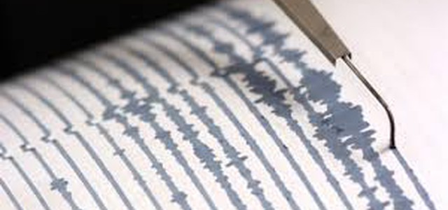 SCOSSE DI TERREMOTO NEI COMUNI DELLA PRESILA , VICINANZA DEL PRESIDENTE DELLA PROVINCIA SERGIO ABRAMO
