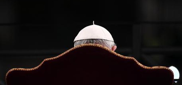 Papa Francesco alla via Crucis: "Sfidiamo le coscienze addormentate"