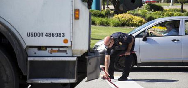 Accoltella agente all'aeroporto di Michigan, arrestato