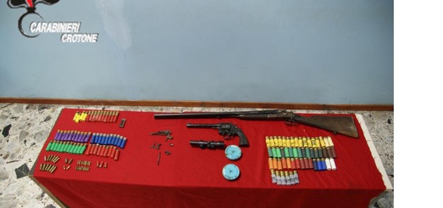 Roccabernarda (KR) – Sequestrate armi detenute illegalmente.