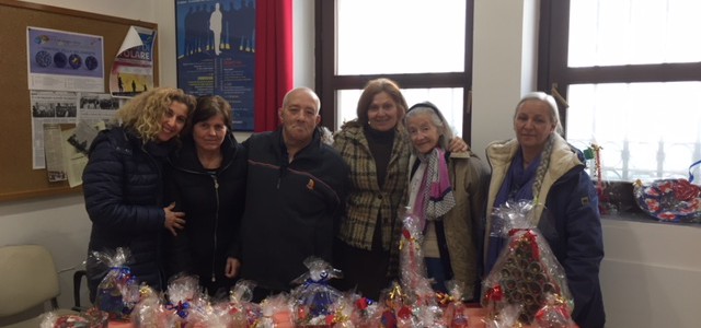 Natale della Casa degli Ulivi al Csv con i manufatti realizzati con materiale da riciclo
