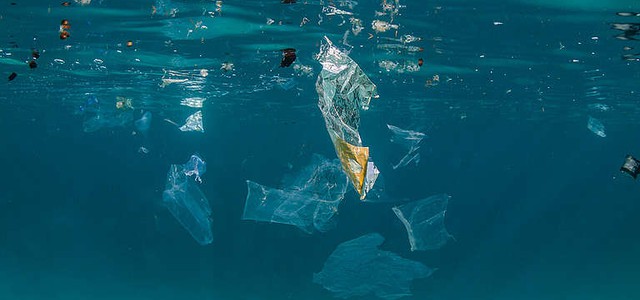 L'allarme di Arpacal: "Anche in Calabria la plastica invade i mari e le spiagge"