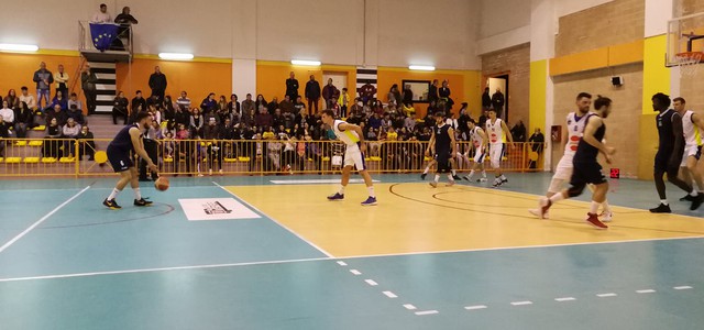 Basket, Lamezia va sul 2-0