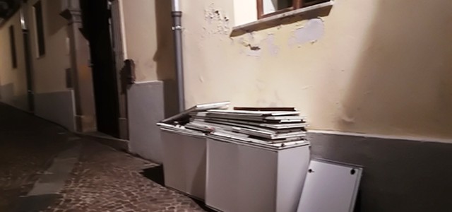 Noi con Salvini: "Illegittimo deposito di rifiuti ingombranti. Intervenga il Comune"