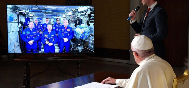 Il Papa in collegamento con la Stazione Spaziale