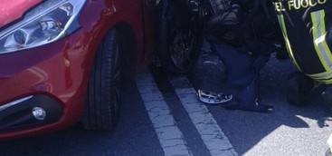 Scontro auto-moto nei pressi del cavalcavia di Giovino