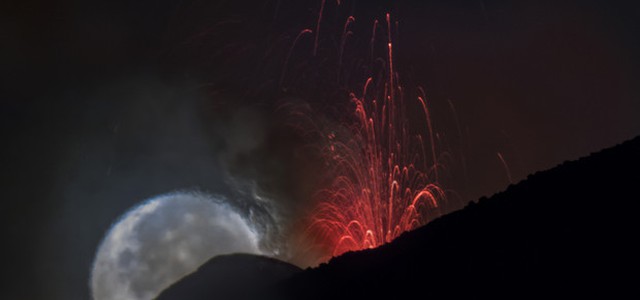 La Luna sull'Etna diventa un miraggio