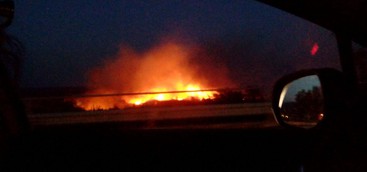 Incendio a Soverato, fiamme provocano disagi ad abitazioni (VIDEO)