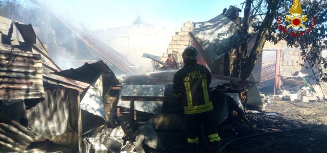 Incendio in capannone agricolo