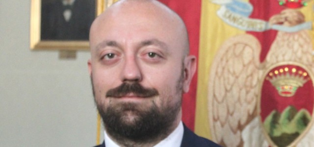 L’ASSESSORE SCULCO HA PREMIATO GLI STUDENTI DELL’ISTITUTO SCALFARO VINCITORI DELLE OLIMPIADI DELL’AUTOMAZIONE