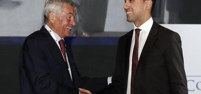Di Maio all'assemblea di Confcommercio: 'L'Iva non aumenterà'