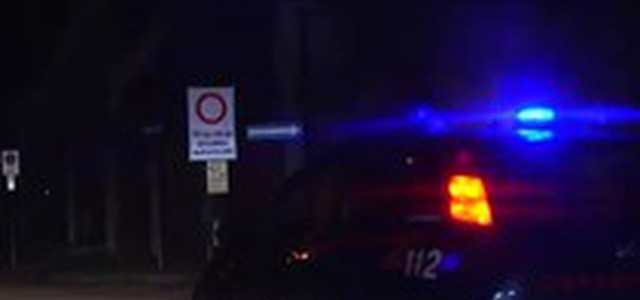 Senza patente, donna tenta fuga e morde carabinieri