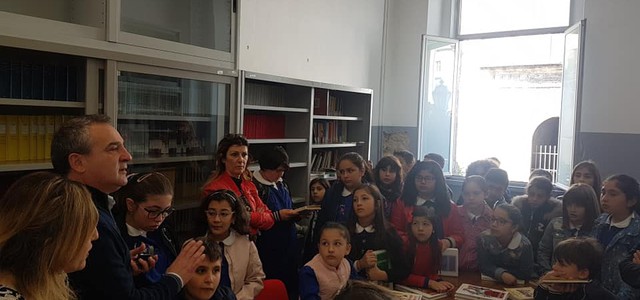 Girifalco, alunni della scuola primaria visitano la biblioteca comunale