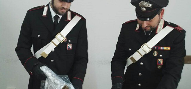 Aveva 800 grammi di marijuana in giardino, arrestato 37enne a Catanzaro Lido