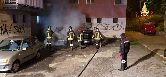 In fiamme auto a Catanzaro, non si esclude nessuna ipotesi