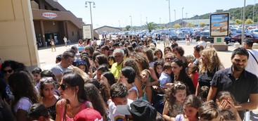 Successo strepitoso al Centro Commerciale Due Mari per l’Instore Tour di Riki, 5.000 in delirio