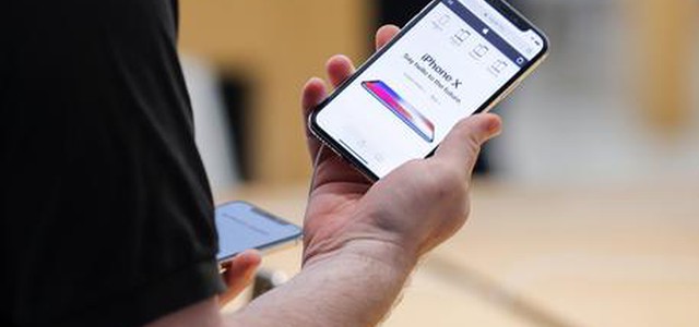 Apple, lavoro illegale per produrre iPhone X