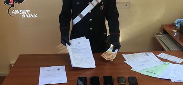 Si finge poliziotto per estorcere denaro, un arresto nel Catanzarese