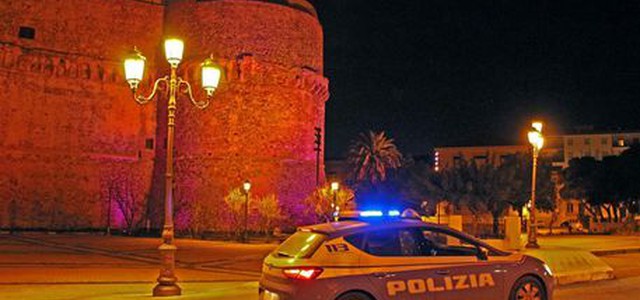 S'introducono Castello Aragonese, arresti