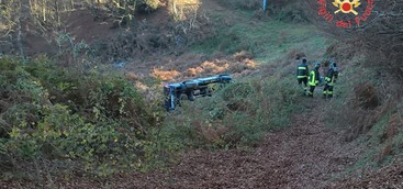 Incidente nel Catanzarese, perde il controllo dell'auto e si ribalta: morto 50enne