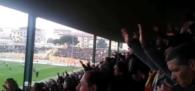 Anche i tifosi del Catanzaro invitano (a modo loro) a restare a casa - VIDEO