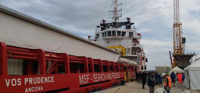 A Reggio Calabria nave con 649 migranti