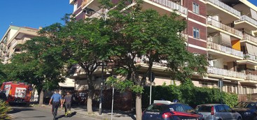 Fiamme su balcone a Lido, paura ma nessun ferito
