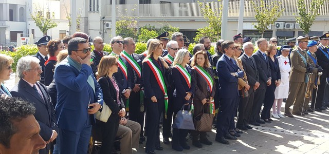 Robbe alla Celebrazione per la Commemorazione della Liberazione a Catanzaro