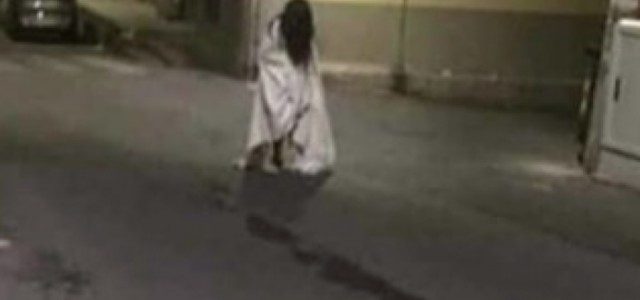 Un centinaio di persone in cerca di Samara fanno irruzione in palazzo nel Catanzarese