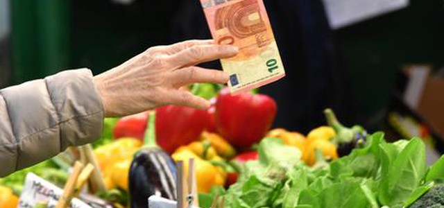 Istat: a marzo inflazione rivista, prezzi +0,8%