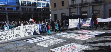 Fotonotizia: Il S.Anna Hospital in piazza per continuare a curare i calabresi.