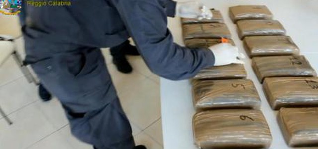 Sequestrati 74 kg di cocaina nel porto Gioia Tauro