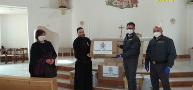 GFF dona vestiti sequestrati
