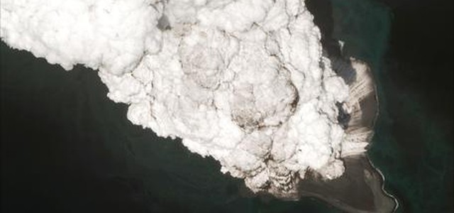 Erutta vulcano in Alaska, allerta aerei