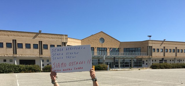 Aeroporto Crotone, Comitato Cittadino: siamo in ostaggio