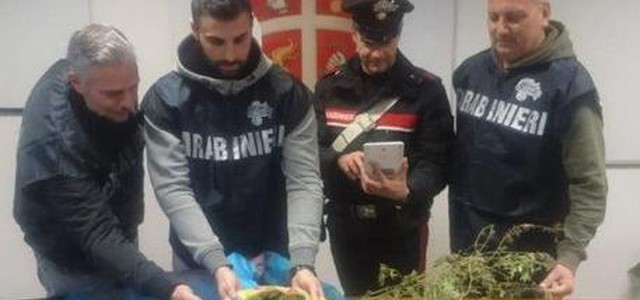 Droga e munizioni, arrestata famiglia