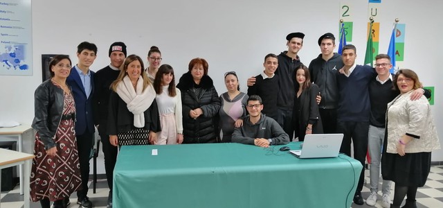 Catanzaro, associazione "Universo Minori" svolge processo simulato a scuola