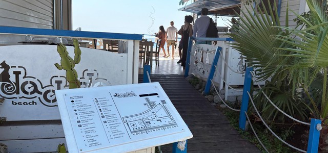 Montauro, il DaDaDa Beach Village sempre più inclusivo: installata la mappa tattile per un’estate senza barriere