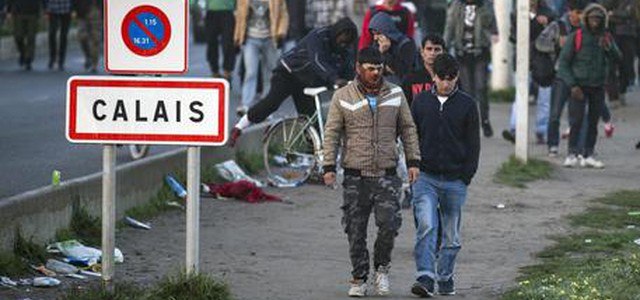 'Gas al peperoncino contro i migranti di Calais'