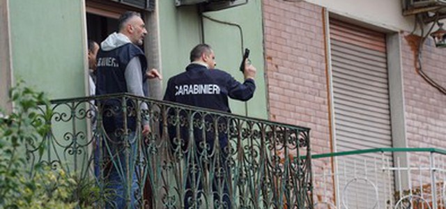 Uccide la madre e si barrica in casa a Qualiano (Napoli)