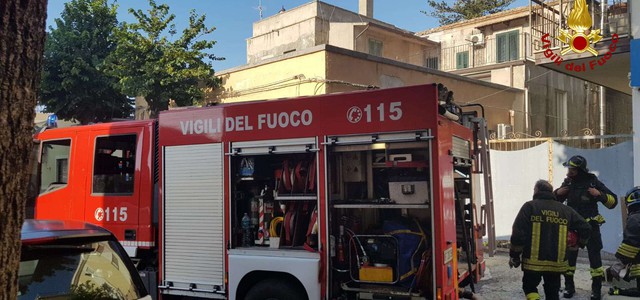 Tropea, incendio in cucina di ristorante: intervento dei vigili del fuoco (FOTO)