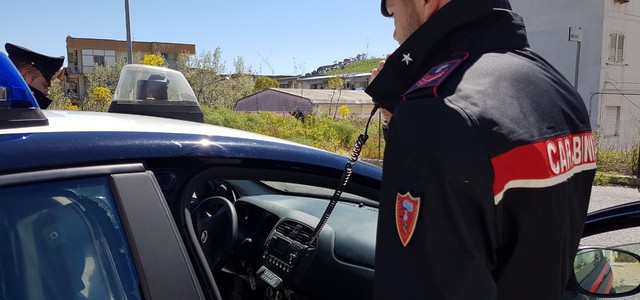 Si masturba davanti a ragazzine, una mamma lo vede e lo denuncia: arrestato pregiudicato