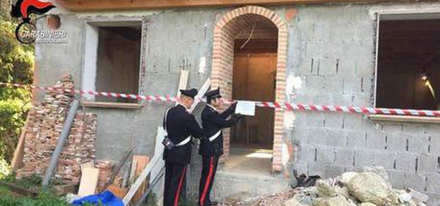 Sequestrate costruzioni abusive